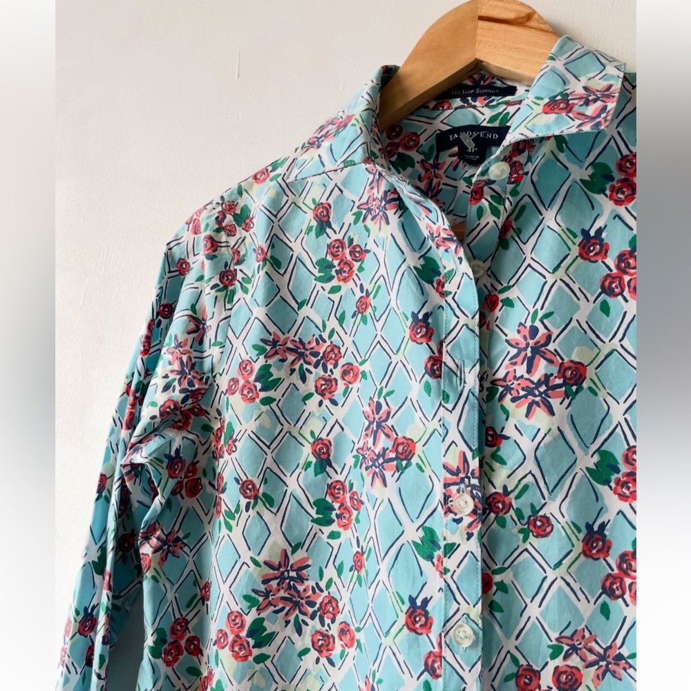 Lands End Floral Patterned buttoned Blouse size L no iron supima cotton